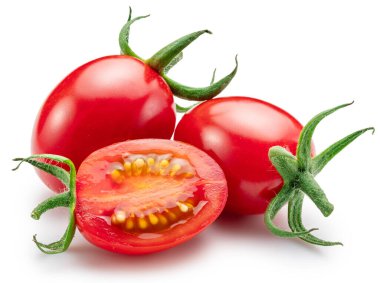 Beyaz arka planda izole edilmiş vişne üzümlü domatesler. Dosya kırpma yolu içeriyor.