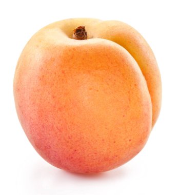 Beyaz arka planda kırmızı kenarlı olgun sarı kayısı. Dosya kırpma yolu içeriyor.