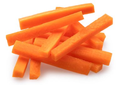 Beyaz arka planda izole edilmiş kırmızı havuç ya da havuç dilimleri. Dosya kırpma yolları içeriyor.