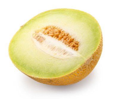Beyaz arka planda izole edilmiş sulu sarı-yeşil etli kavun kesimi. Dosya kırpma yolu içeriyor.