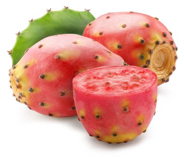 Opuntia meyvesi ya da dikenli armut kaktüsü ve opuntia beyaz arka planda yarı yarıya izole edilmiş. Dosya kırpma yolu içeriyor.