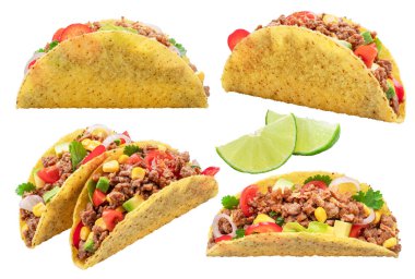 Meksika usulü taco ya da sığır etli tortilla beyaz arka planda izole edilmiş. Dosya kırpma yolu içeriyor.