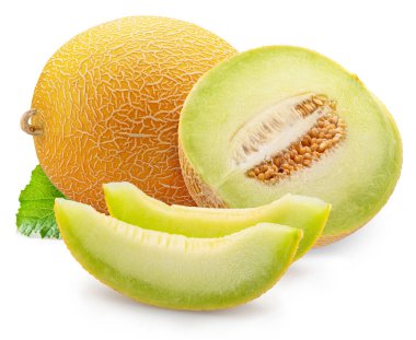 Beyaz arka planda izole edilmiş galya kavunu ve kavun dilimleri. Dosya kırpma yolu içeriyor.