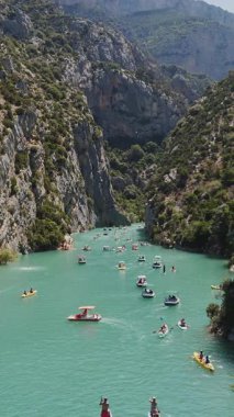 Güney Fransa 'daki Sainte Croix Du Verdon Gölü, Verdon' da tekne ve kano gezisi..