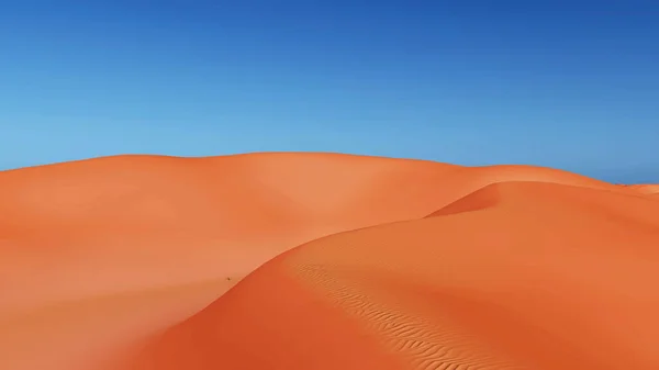 Песчаная Пустыня Дюнами Против Солнечного Неба — стоковое фото