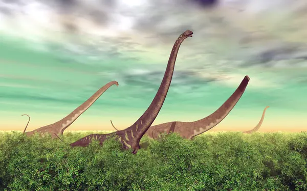 熱帯雨林における恐竜マメンチャサウルス — ストック写真