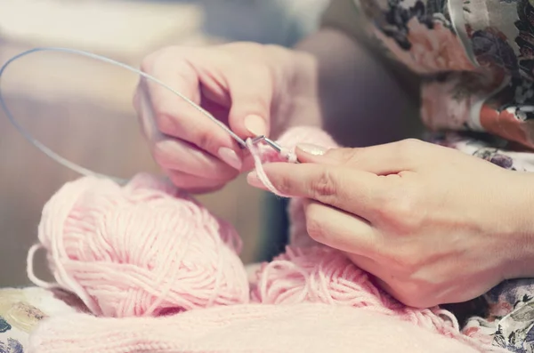 女人针织毛料衣服 — 图库照片
