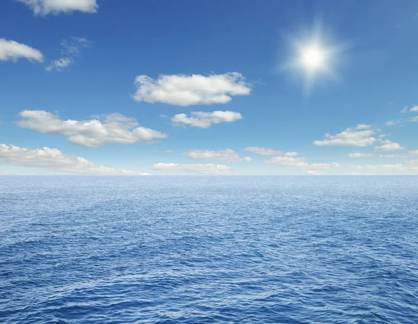 Vacker Himmel Och Blått Hav — Stockfoto
