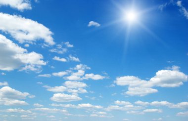 Mavi gökyüzündeki bulutlar