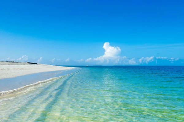 Céu Bonito Mar Azul Praia Tropical — Fotografia de Stock