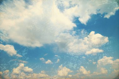 Mavi gökyüzündeki bulutlar