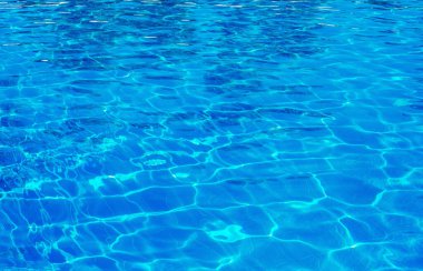 Yüzme havuzunda su dalgalanma