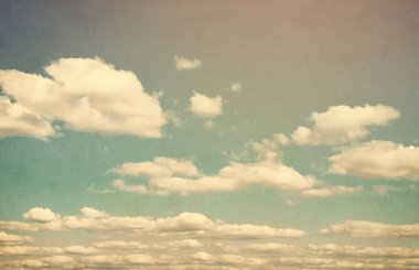 Mavi gökyüzündeki bulutlar