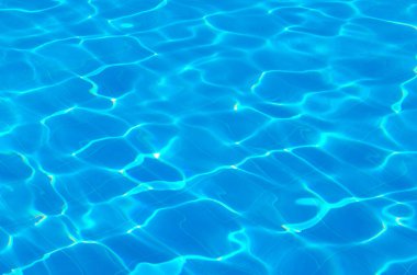 Yüzme havuzunda su dalgalanma