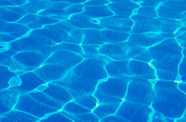 Yüzme havuzunda su dalgalanma