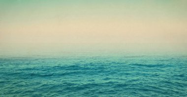 Güzel gökyüzü ve mavi deniz