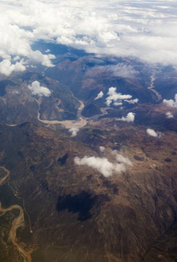 Havadan görünümü - bulutlar Cusco, Peru Andes Dağları üzerinde