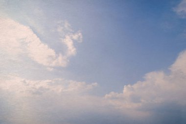 Mavi gökyüzünde beyaz bulutlar