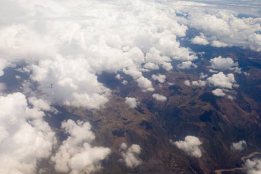 Havadan görünümü - bulutlar Cusco, Peru Andes Dağları üzerinde