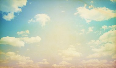 Mavi gökyüzündeki bulutlar