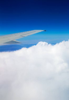 Uçuş sırasında kanat uçakları irtifada