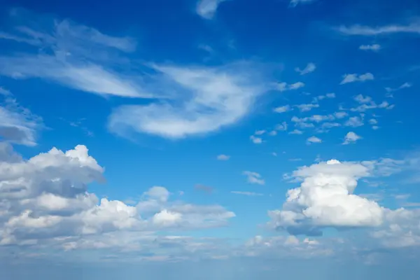 Nuvens Brancas Céu Azul Fotos De Bancos De Imagens