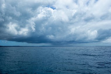 Bulutlu gökyüzü kara bulutlar ile