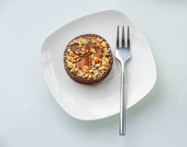 Tabakta lezzetli çikolatalı pasta