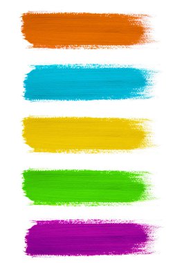 beyaz üzerine renkli boya vuruşları