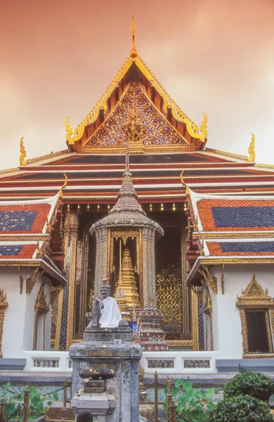 Wat Phra Kaew Conhecido Inglês Como Templo Esmeralda Buda Considerado — Fotografia de Stock