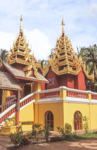 Kuzey Tayland Üçüncü Büyük Şehri Lampang Daki Bir Budist Tapınağı — Stok fotoğraf