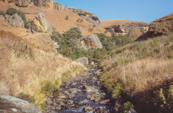 Rzeka Bushmans Płynąca Rezerwacie Gier Gigantów Terenie Parku Drakensberg Ukhahlamba — Zdjęcie stockowe