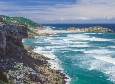 Robberg Doğa Koruma Alanı, Plettenberg Körfezi 'nin güneyinde, Güney Afrika' daki Cape Burnu 'nun Garden Route' unda yer almaktadır..