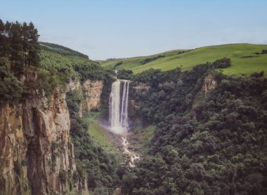Karkloof Falls, Güney Afrika 'nın KwaZulu-Natal Eyaleti yakınlarındaki Howick yakınlarında bir şelaledir. Şelale yaklaşık 105 metre yüksekliğindedir ve Karkloof Nehri üzerinde yatar..