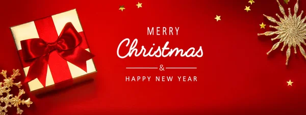 Weihnachtsbanner Oder Grußkarte Hintergrund Mit Weihnachtsgeschenkbox Und Goldener Dekoration Auf — Stockfoto
