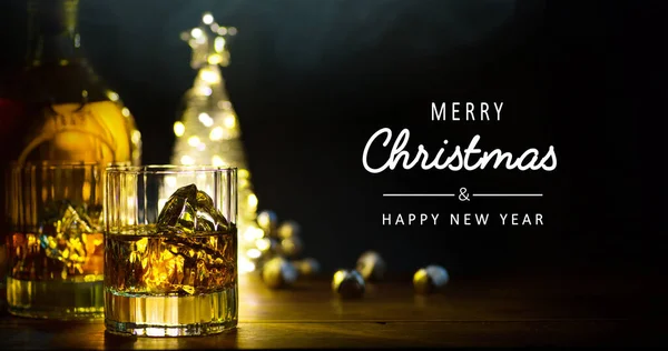 크리스마스 디자인에 휴가용 음료와 Xmas Tree 크리스마스 현수막이나 복사기로 디자인 — 스톡 사진