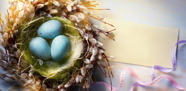 Paskalya Yumurtaları Bahar Flovers Boş Kartı Ahşap Zemin Üzerine — Stok fotoğraf
