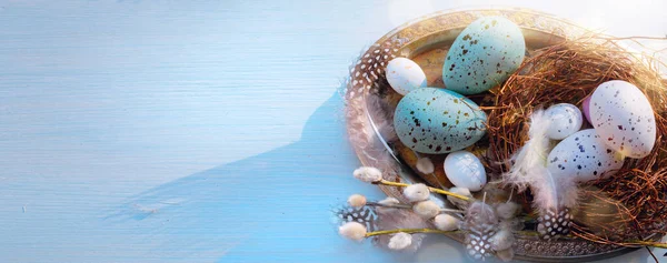 Húsvéti Ünnepi Dekoráció Kék Háttér Napos Húsvéti Reggel — Stock Fotó