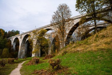 Stanczyki, Kuzey Polonya 'daki eski beton demiryolu köprüleri