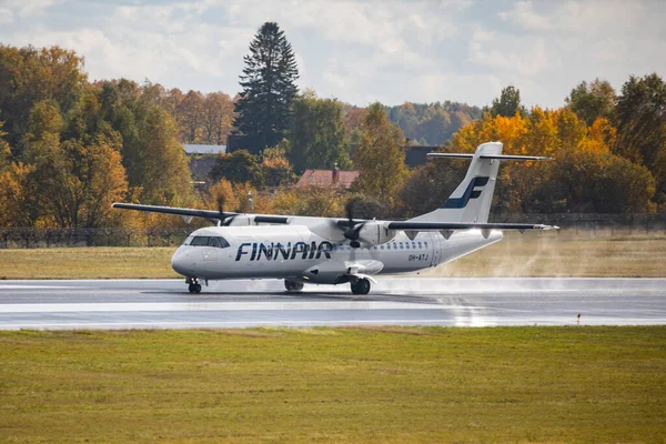 Vilnius Lituania Octubre 2022 Finnair Atr 500 Atj Aterriza Aeropuerto Fotos De Stock