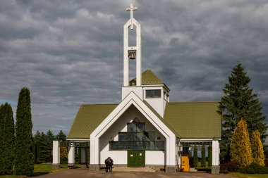 Suodziai, Litvanya - 3 Haziran 2023: Suodziai köyündeki Keturnaujiena Kutsal Merhamet Şapeli. Mucizevi bir yer olarak kabul edilir..