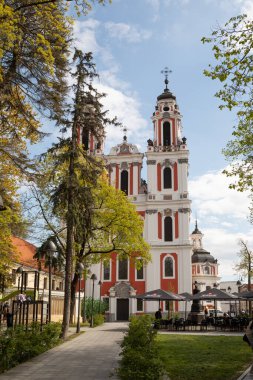 Vilnius, Litvanya - 27 Nisan 2024: Vilnius, Litvanya 'daki Aziz Catherine Kilisesi.