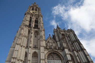 Antwerp 'teki Leydimizin Katedrali Mavi Gök' ün Altında Altın Saat, Belçika