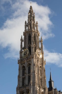 Antwerp 'teki Leydimizin Katedrali Mavi Gök' ün Altında Altın Saat, Belçika