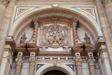 İspanya 'nın Malaga kentindeki Barok Katedrali' ni Dini Bas-Yardım ile Süslemek