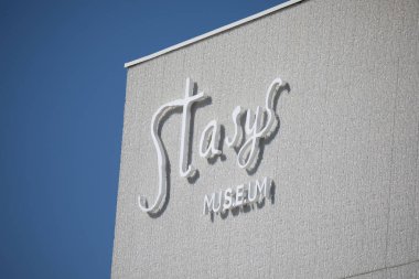 Panevezys, Litvanya - 29 Mart 2025: Panevezys, Litvanya 'daki Modern Stasys Müzesinin Dış İşareti, Parlak Gün Işığında Yakalandı