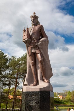 Panevezys, Litvanya - 26 Nisan 2025: Panevezys şehrinin kurucusu Litvanya Büyük Dükü Alexander 'ın Anıtı. Heykeltıraş S. Kuzma, 2003.