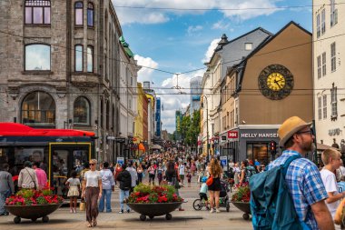 Oslo, Norveç - 15 Temmuz 2025: Sanatçı Edvard Munch 'a adanmış çağdaş MUNCH müzesi Oslo kıyısı yakınlarındaki Bjorvika bölgesinde yer alıyor..