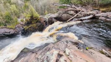 Gabbro Şelalesi, Gogebic County Michigan 'daki Black River' da yer almaktadır.