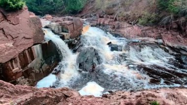 Superior Falls, Michigan 'daki Superior Gölü yakınlarında Montreal Nehri üzerinde bir şelaledir.